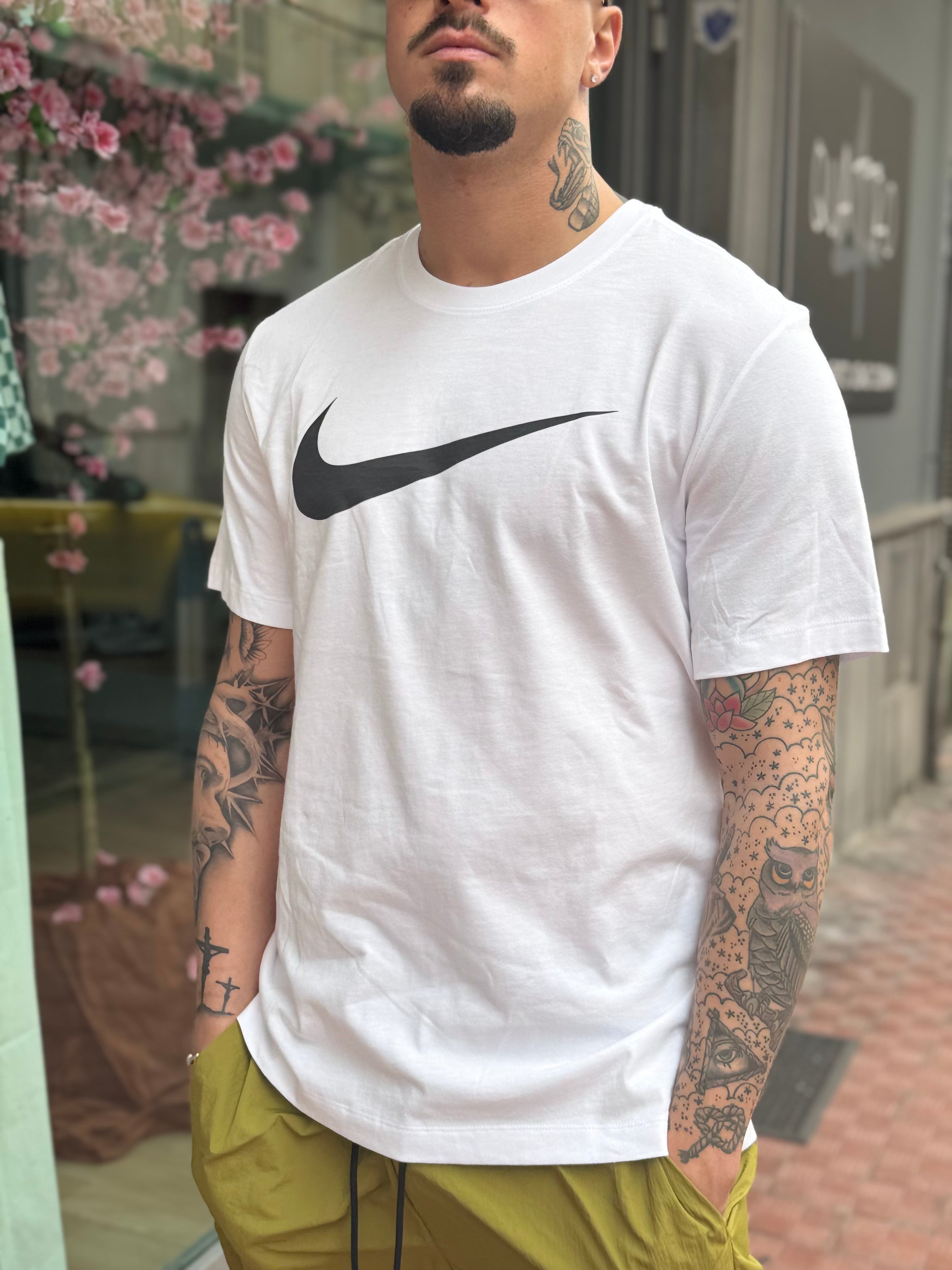 T-SHIRT NIKE