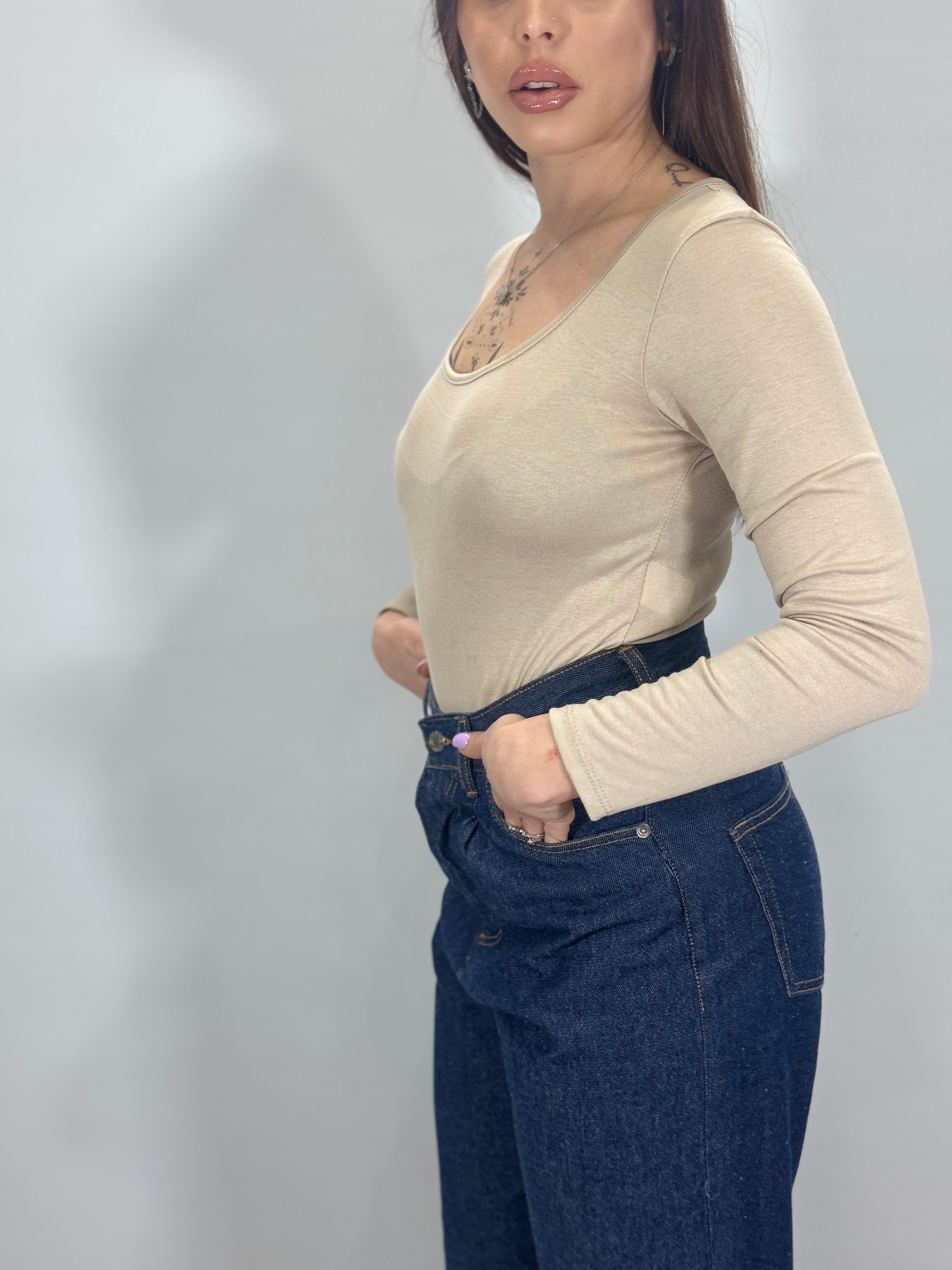 BODY VELATO CON SCOLLO A ‘U’