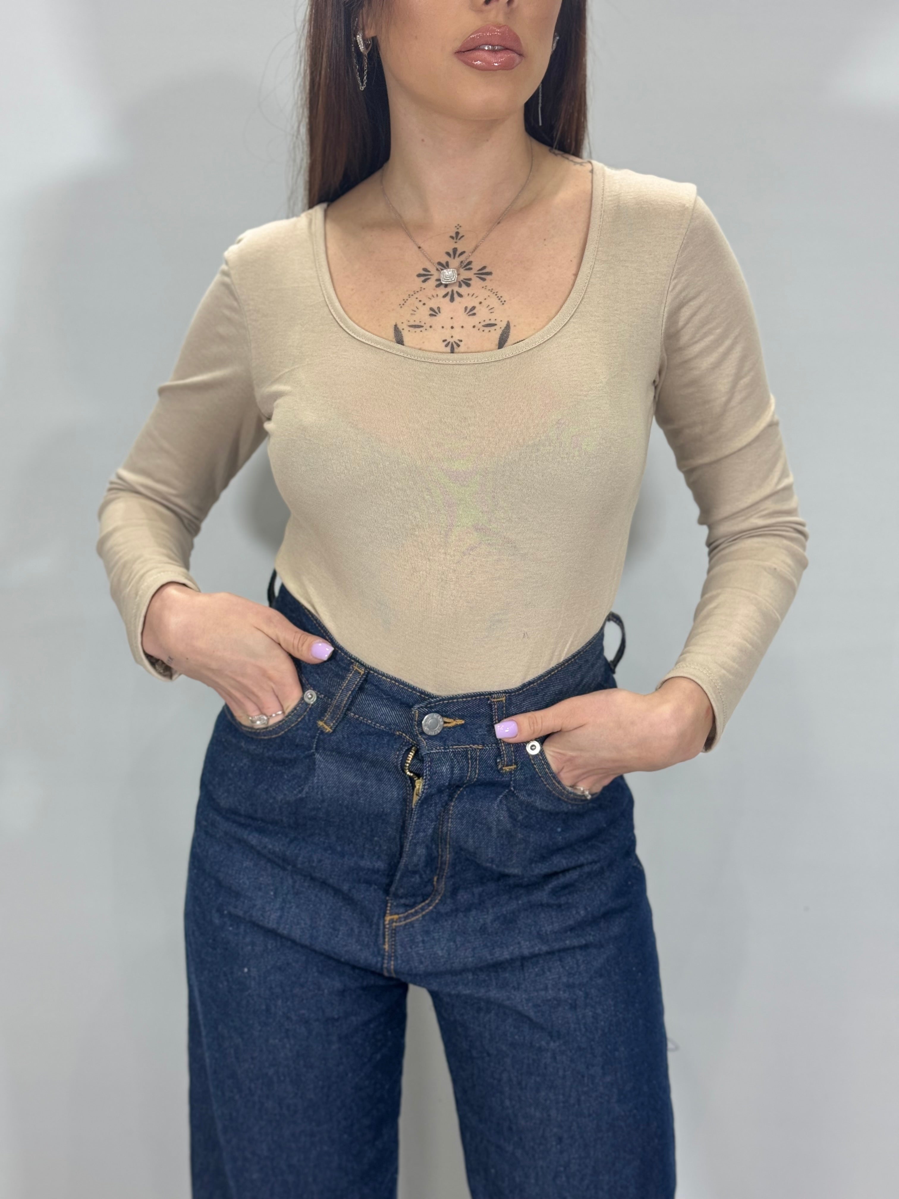 BODY VELATO CON SCOLLO A ‘U’