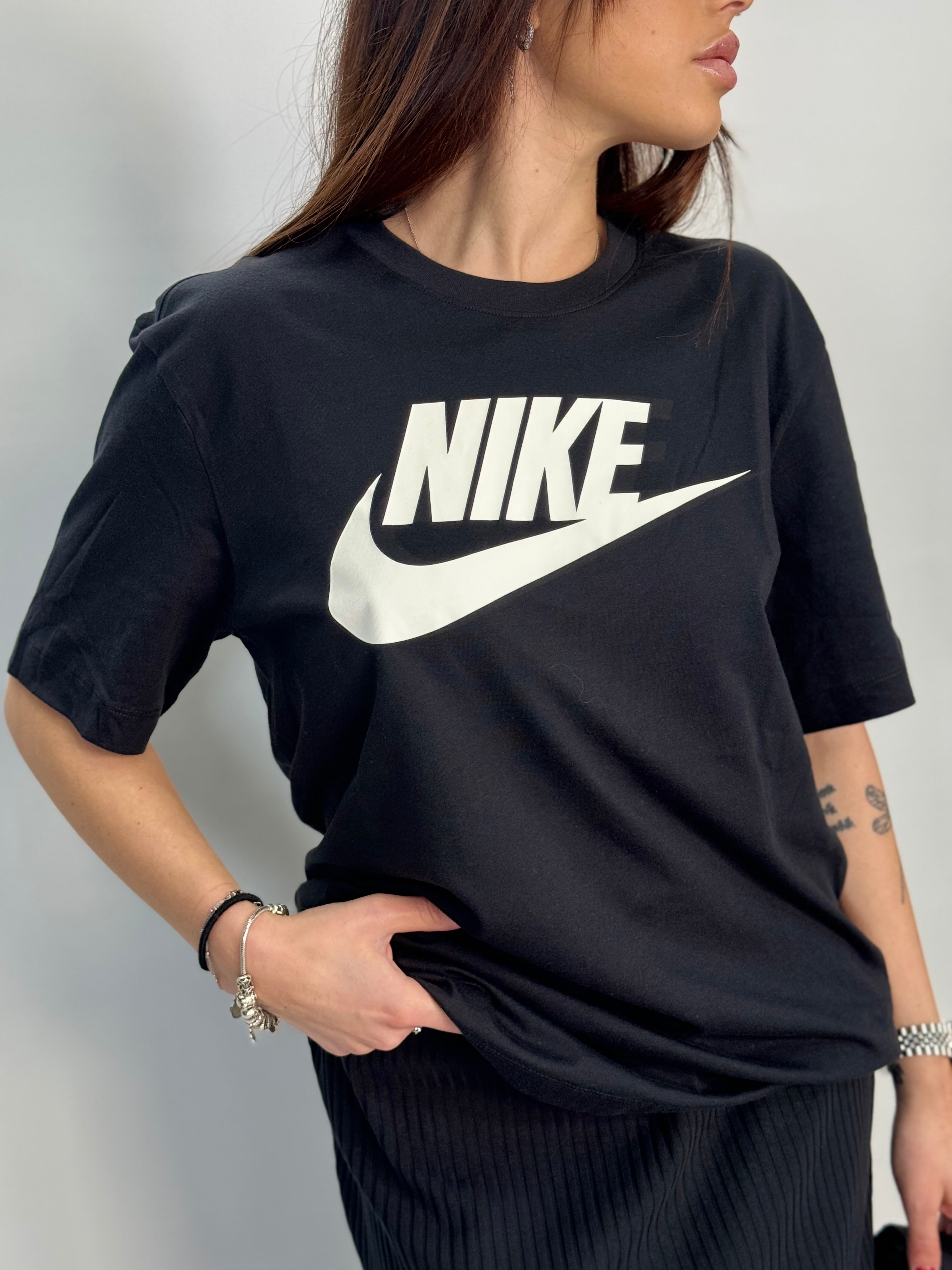 T-SHIRT NIKE